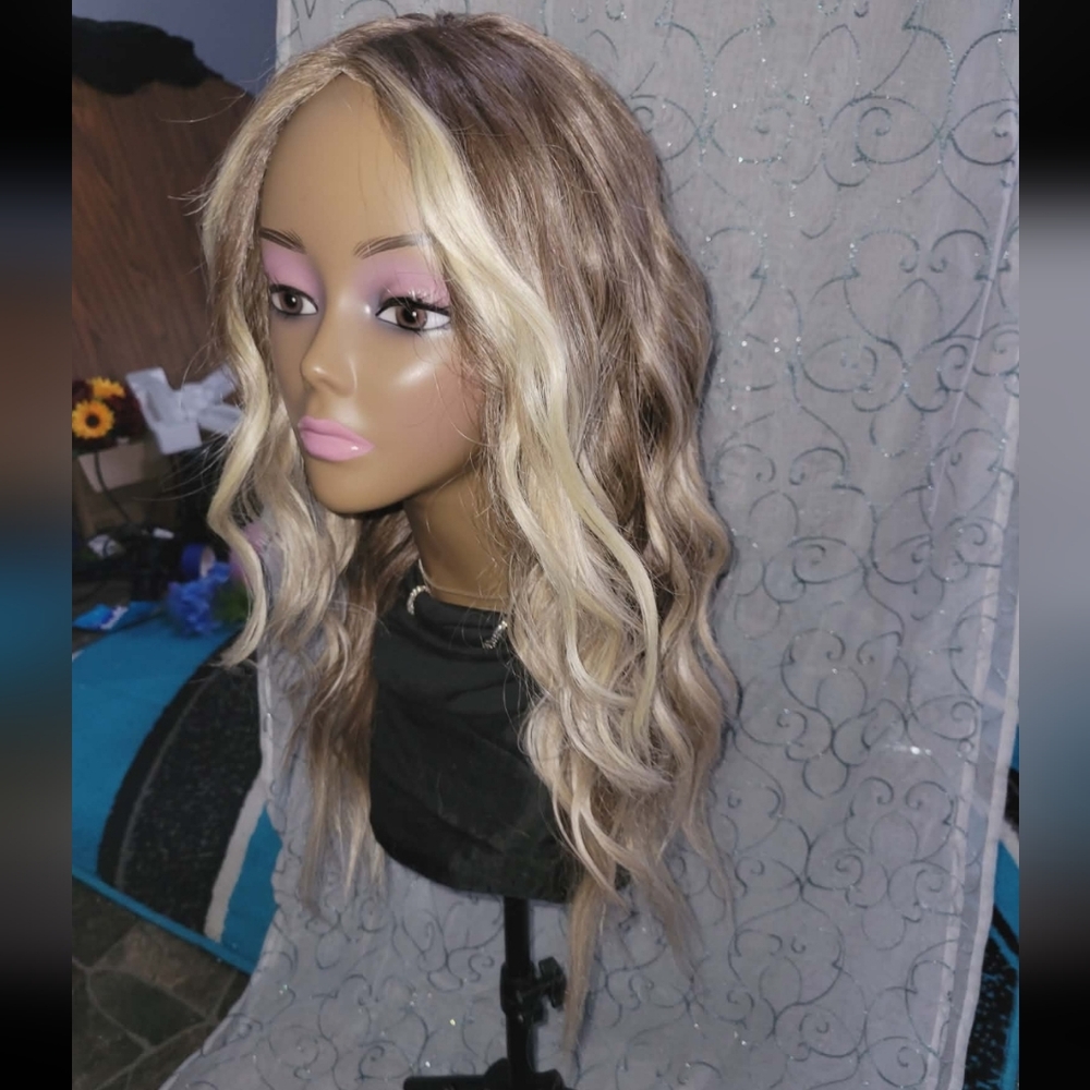 Uniwigs Ombre Blonde Wig- Lacefront-Monofilament Top And Crown- 22 Inches Long